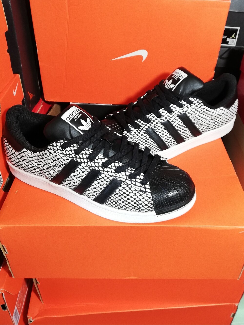 Vintage Adidas superstar Premium Edition Snakeskin Men's size 9.5 perfect Cond